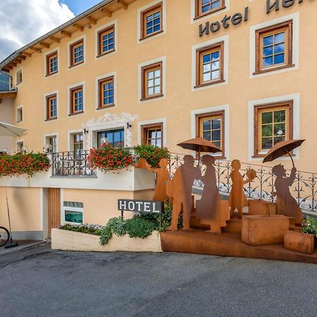 Hotel Helvetia Mustair Bagian luar foto