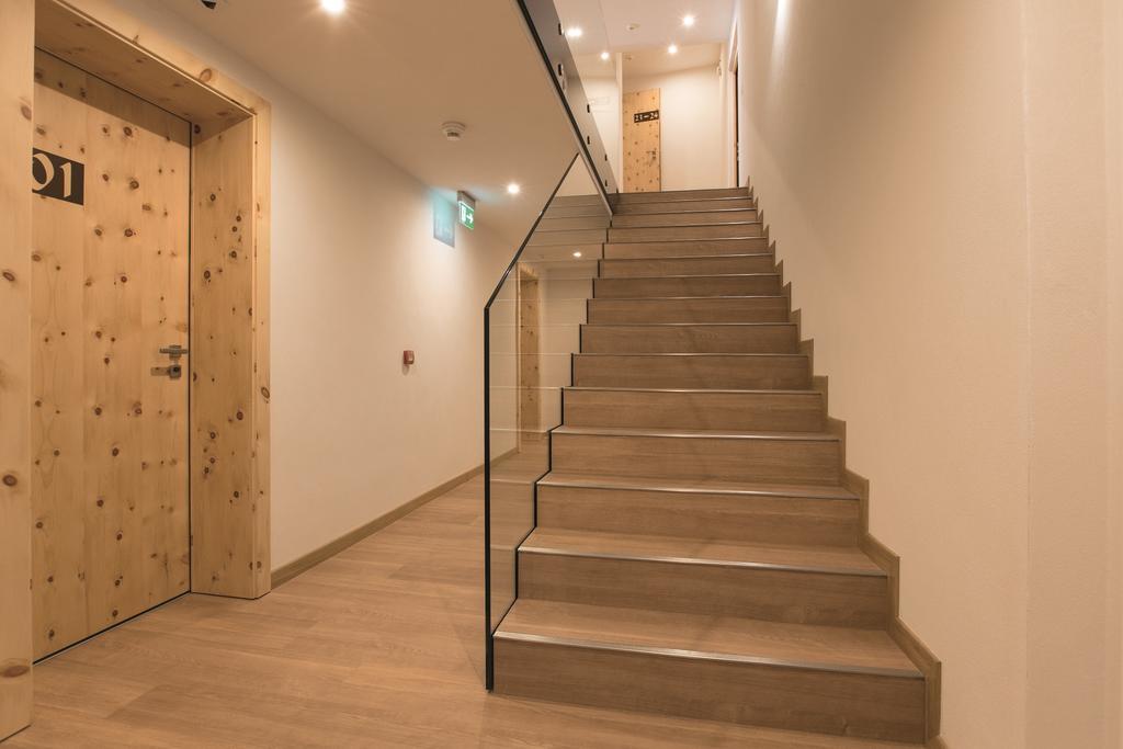 Hotel Helvetia Mustair Bagian luar foto