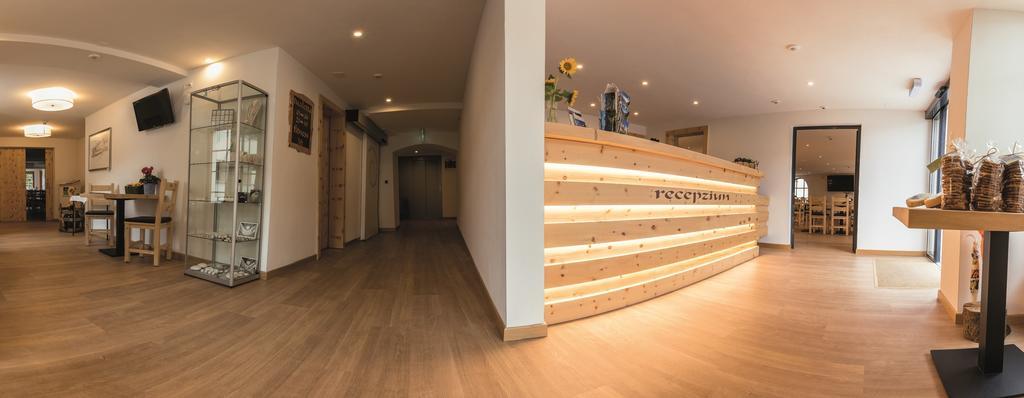 Hotel Helvetia Mustair Bagian luar foto
