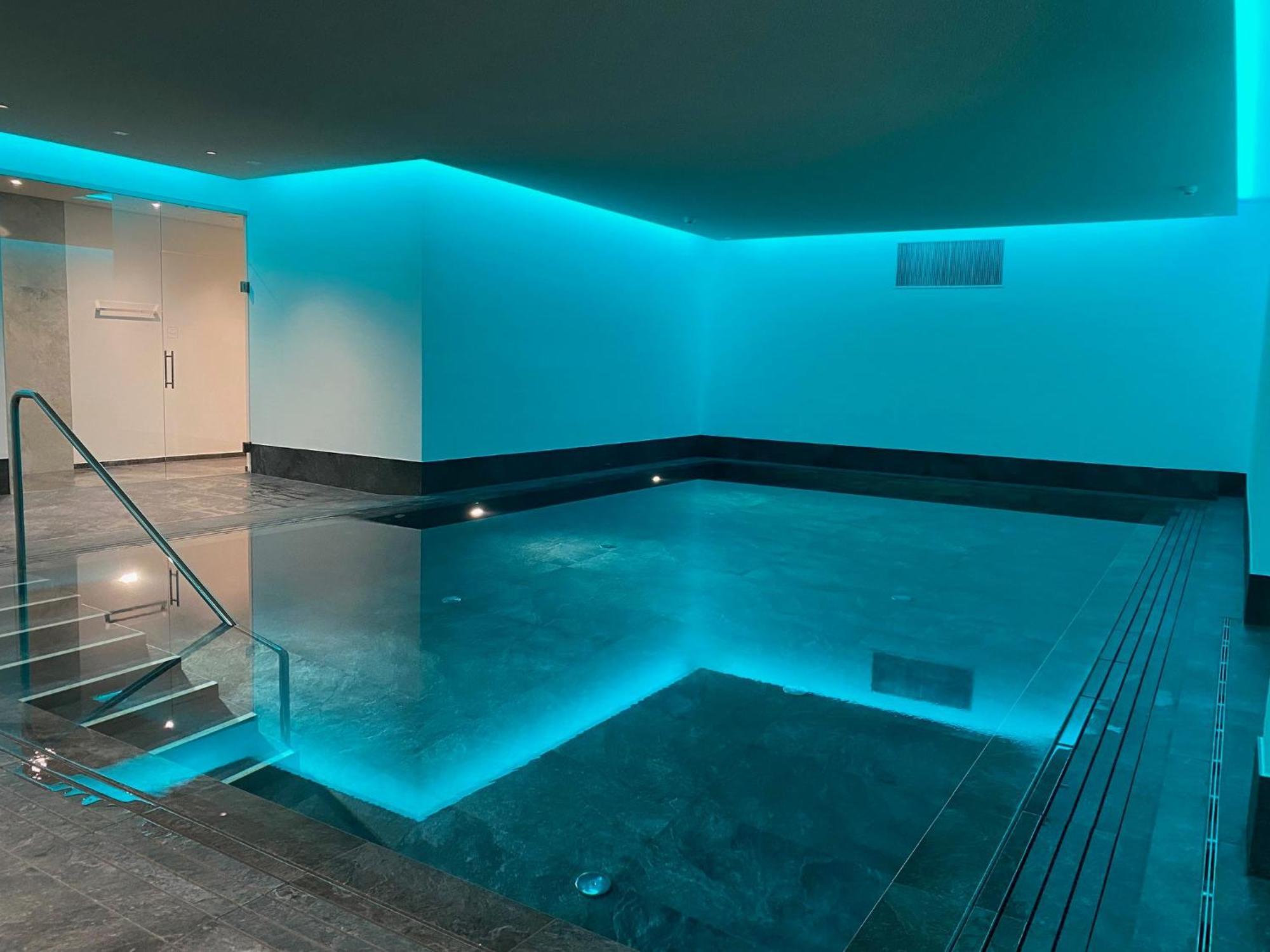 Hotel Helvetia Mustair Bagian luar foto