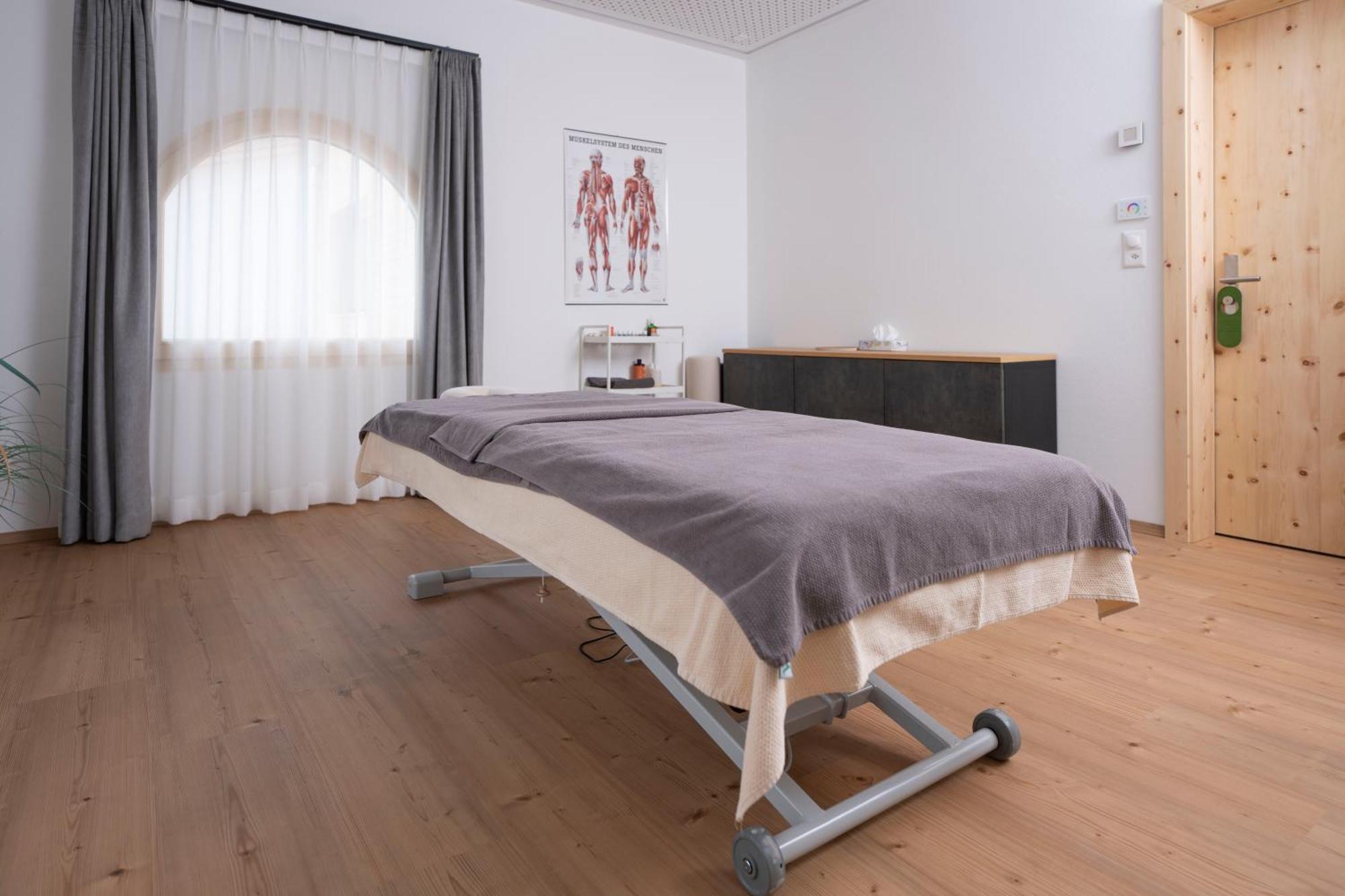 Hotel Helvetia Mustair Bagian luar foto