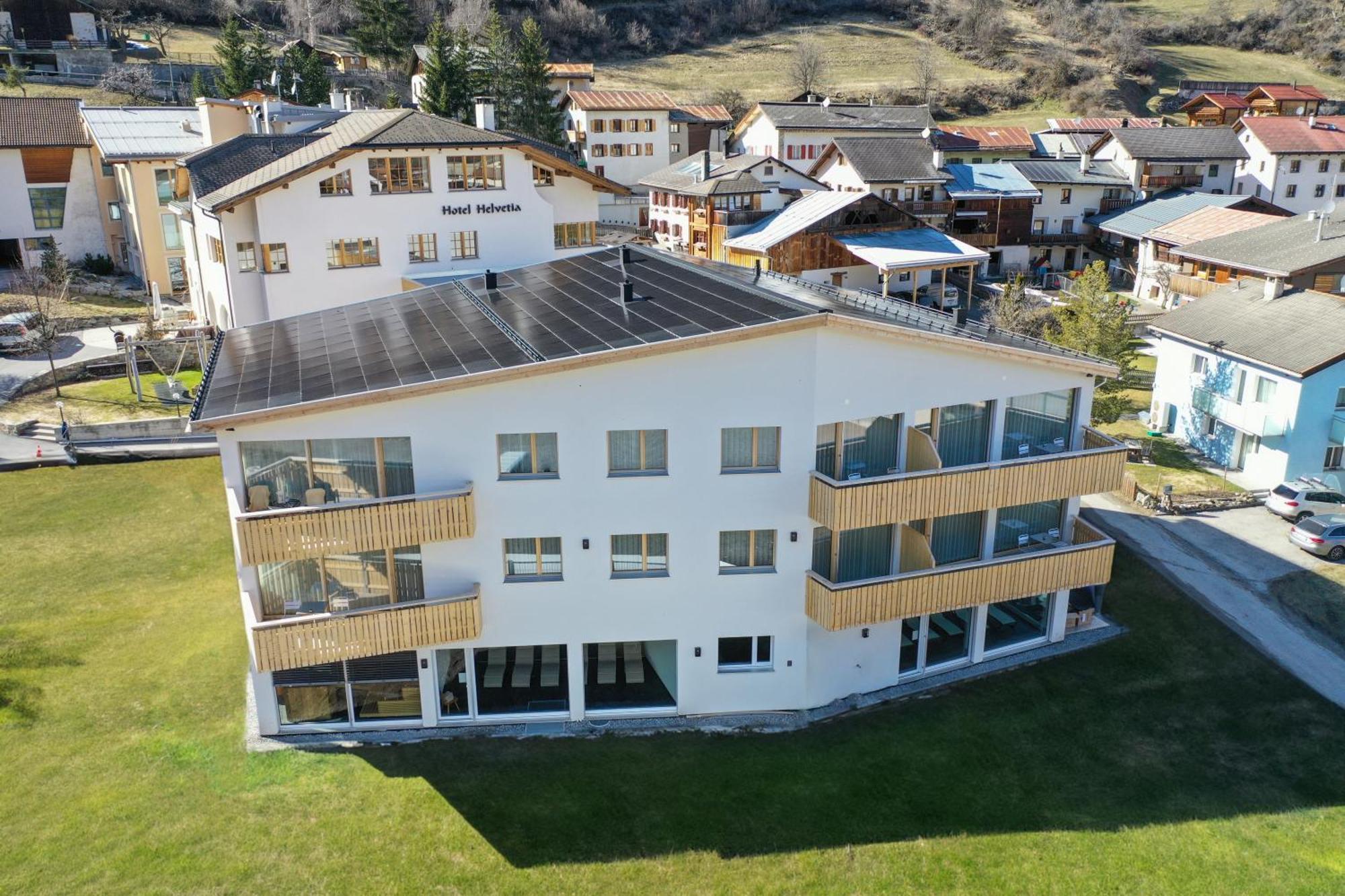 Hotel Helvetia Mustair Bagian luar foto