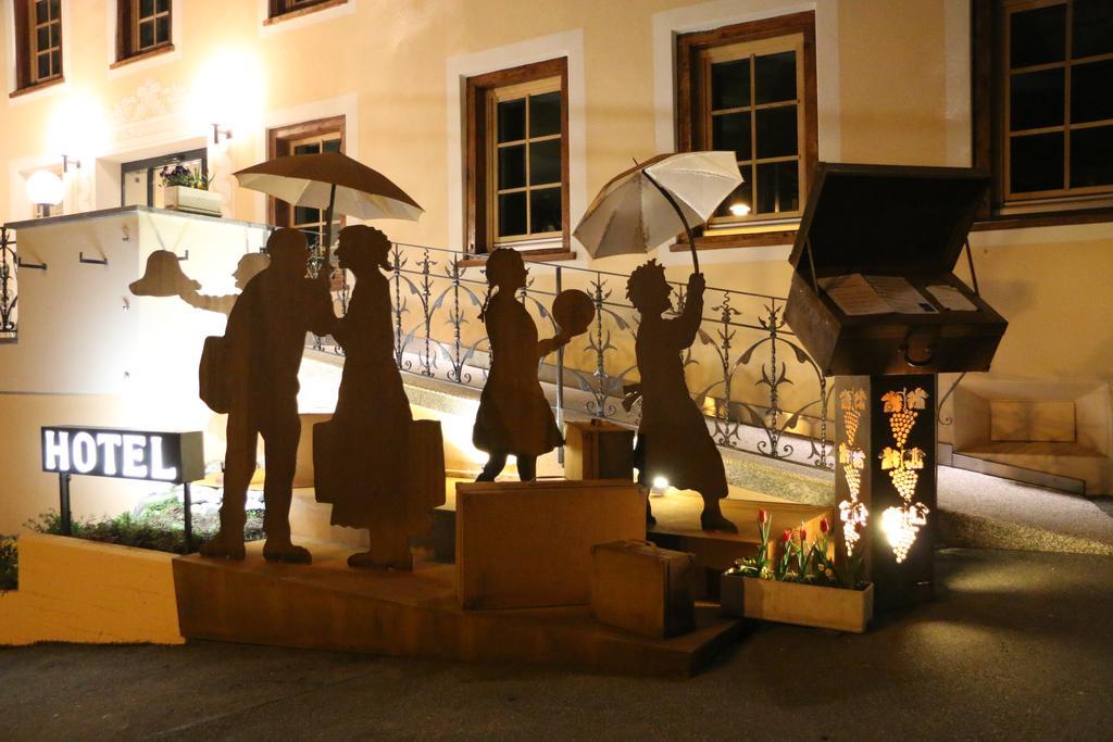 Hotel Helvetia Mustair Bagian luar foto