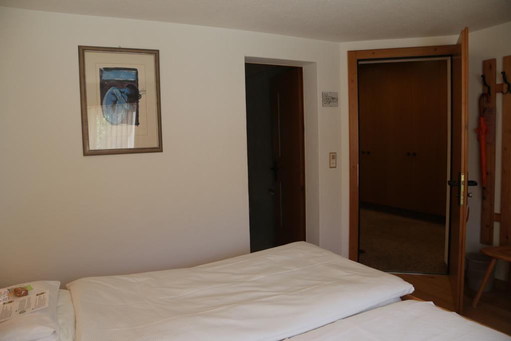 Hotel Helvetia Mustair Bagian luar foto