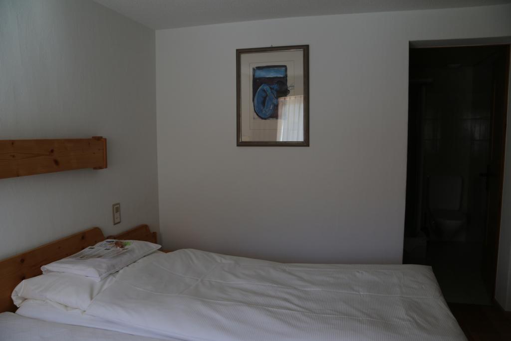 Hotel Helvetia Mustair Bagian luar foto