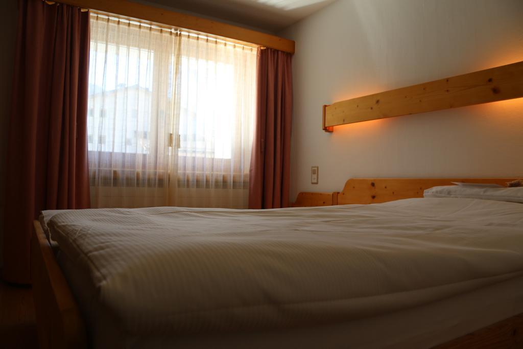 Hotel Helvetia Mustair Bagian luar foto