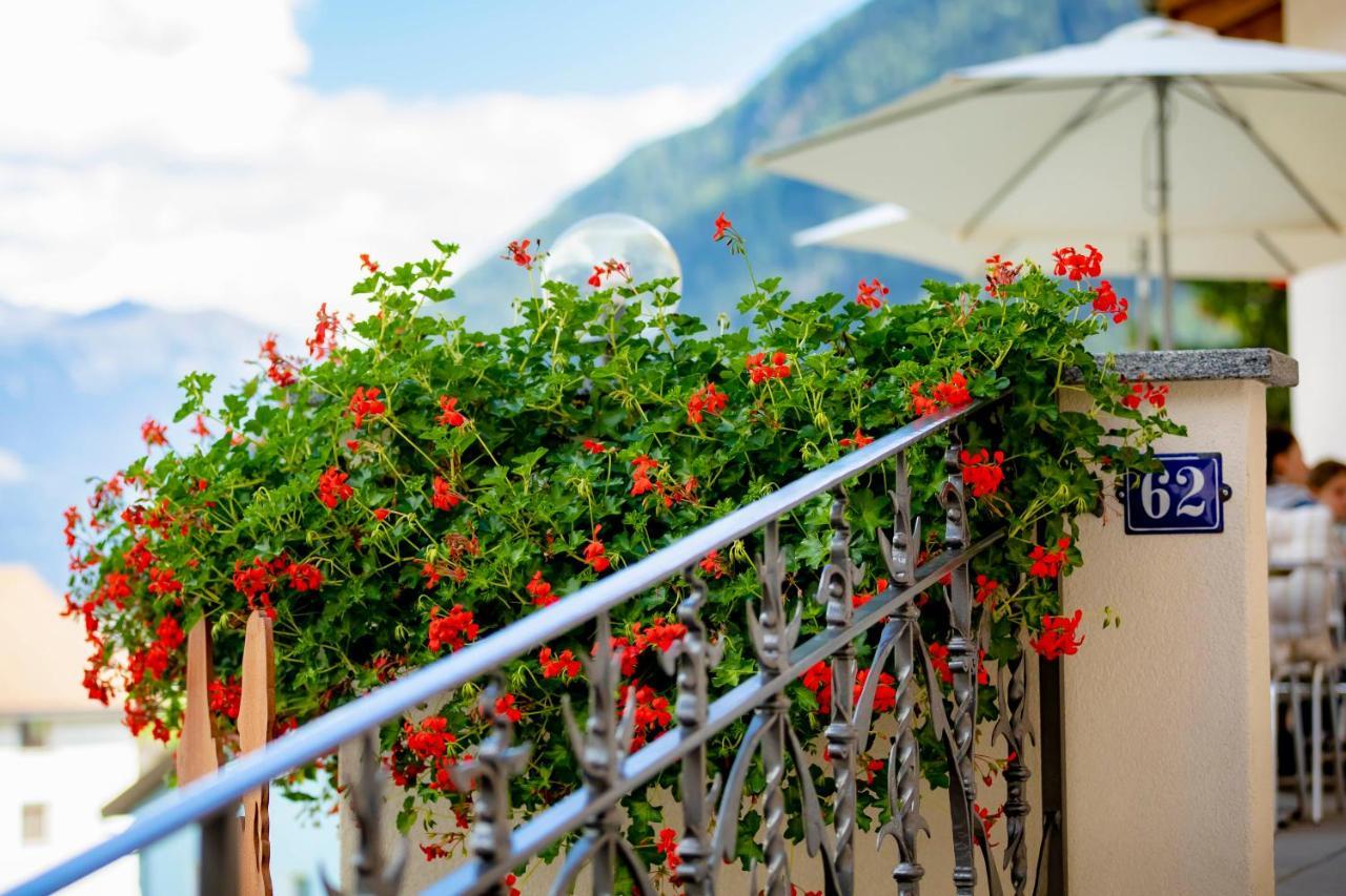 Hotel Helvetia Mustair Bagian luar foto
