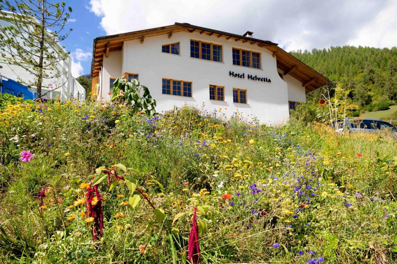 Hotel Helvetia Mustair Bagian luar foto